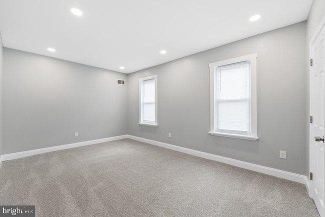 213 Lincoln photo 29