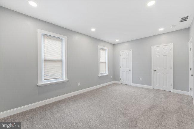 213 Lincoln photo 32