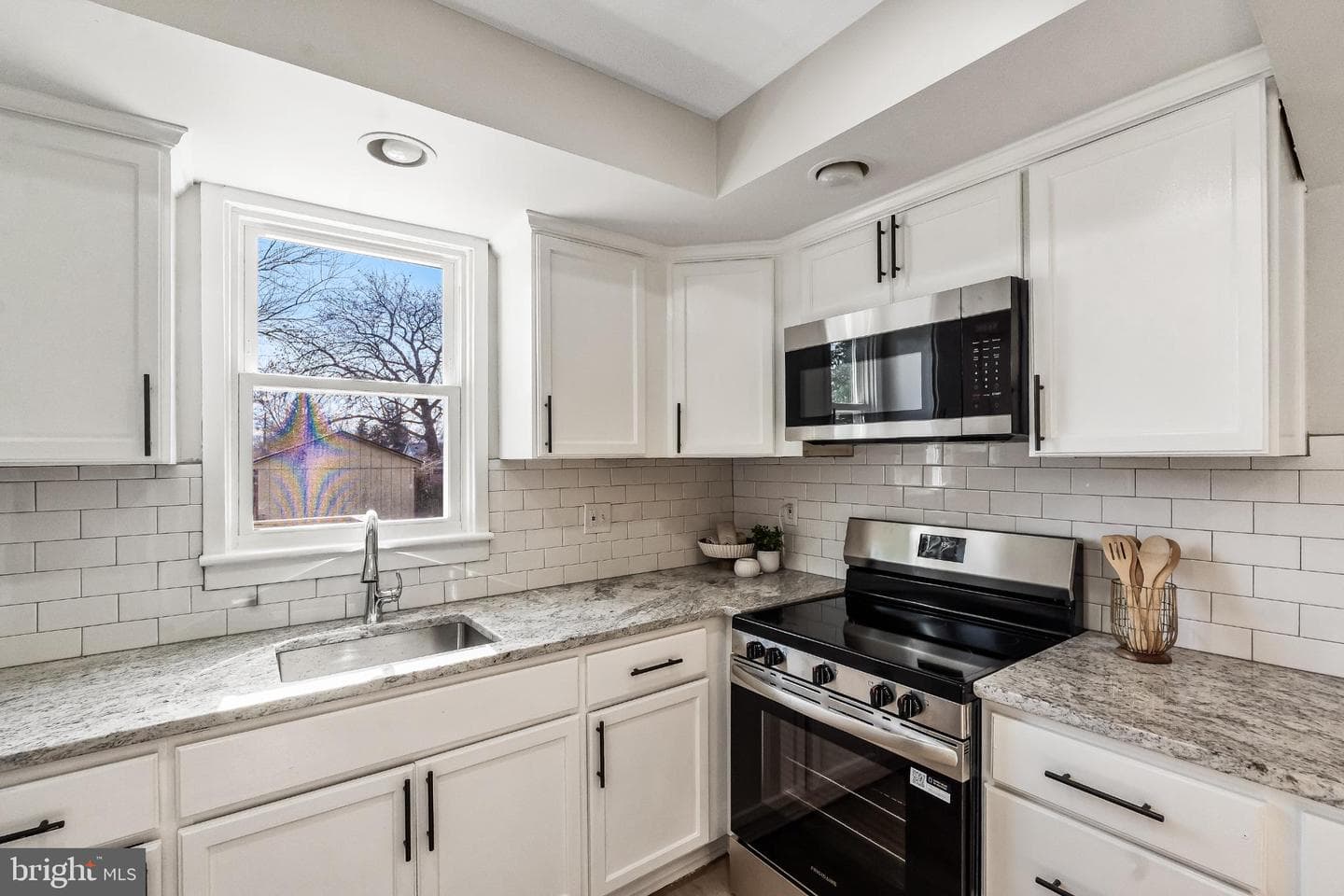 2420 Edgmont Avenue photo 13