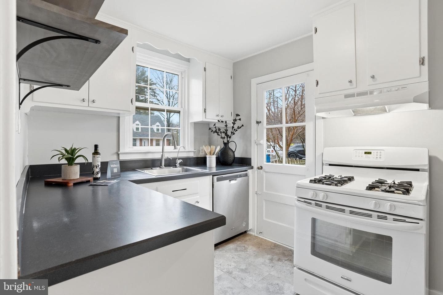 1045 Edgerton Road photo 17