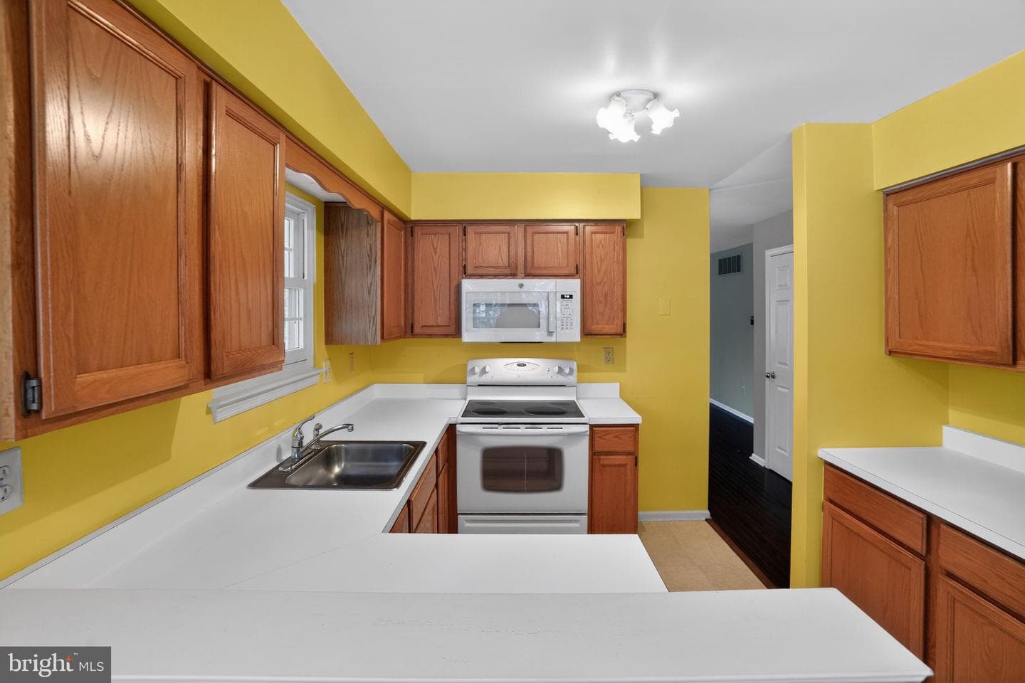 202 Nottingham Court #202 photo 12