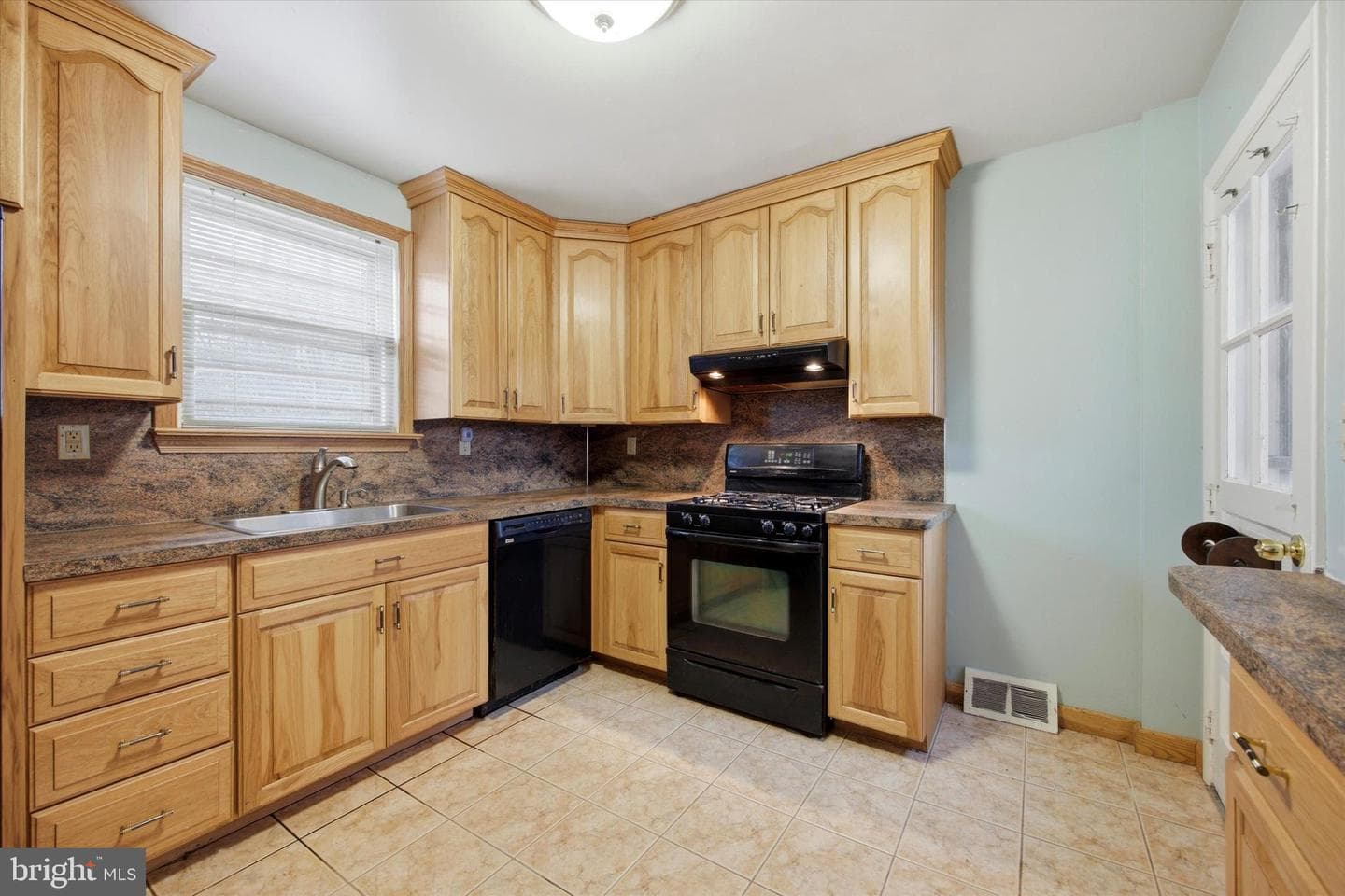 129 Locksley Road photo 9