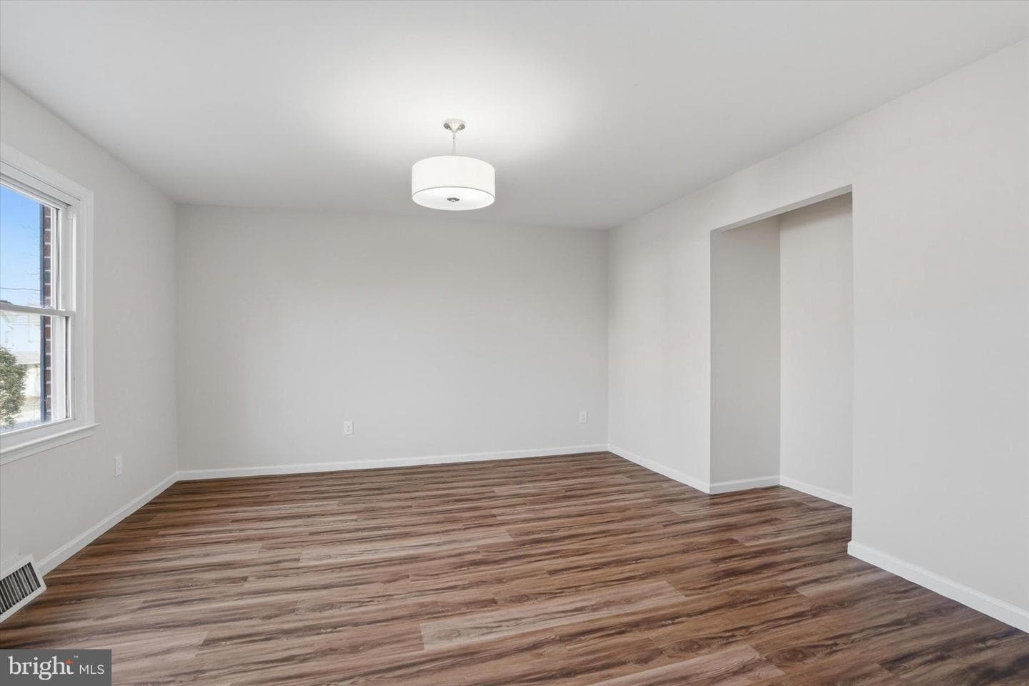 856 Martin Avenue photo 5