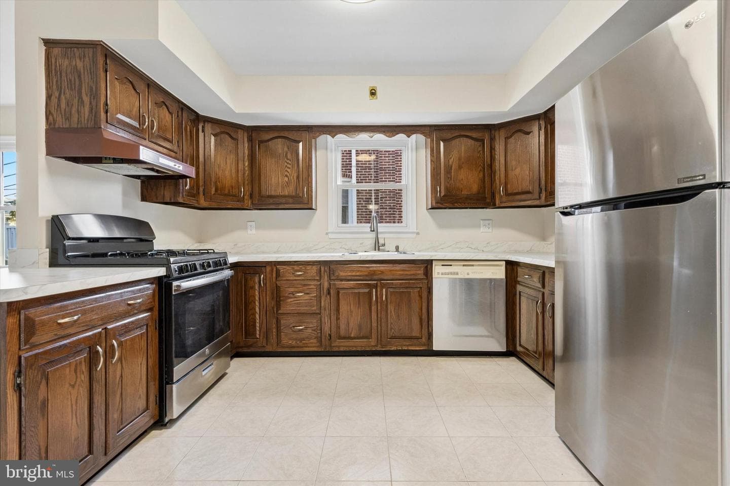 856 Martin Avenue photo 6