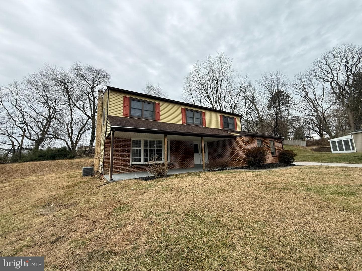 745 Windsor Place photo 2