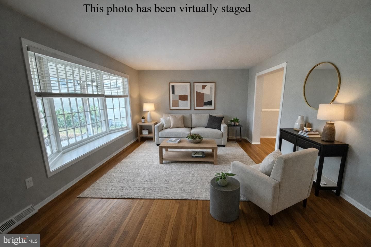 745 Windsor Place photo 4
