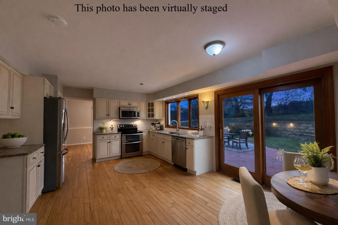 745 Windsor Place photo 8