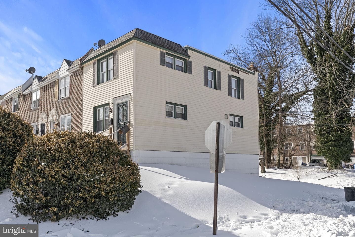 200 W 21st Street photo 2