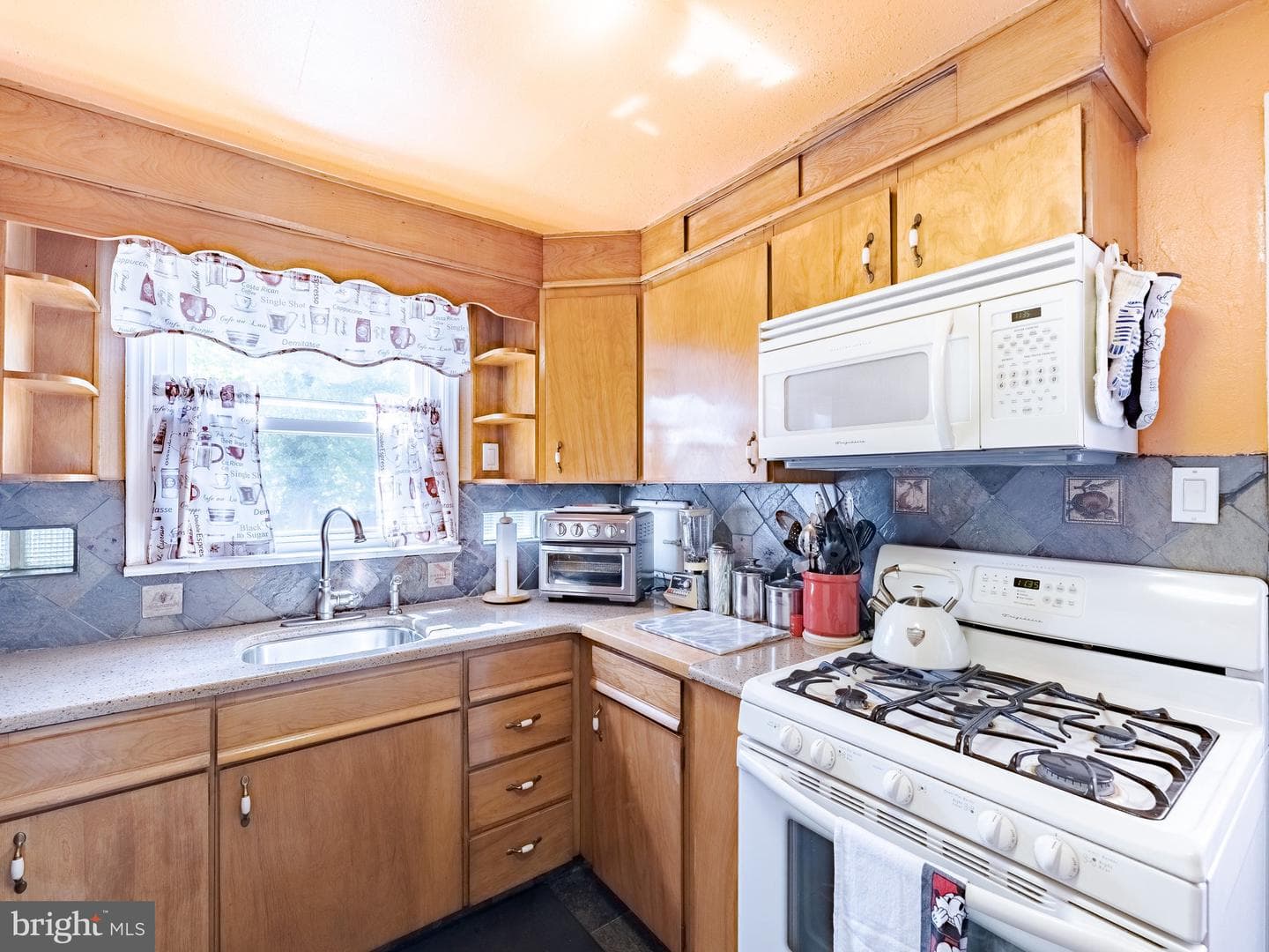 160 W Essex Avenue photo 23