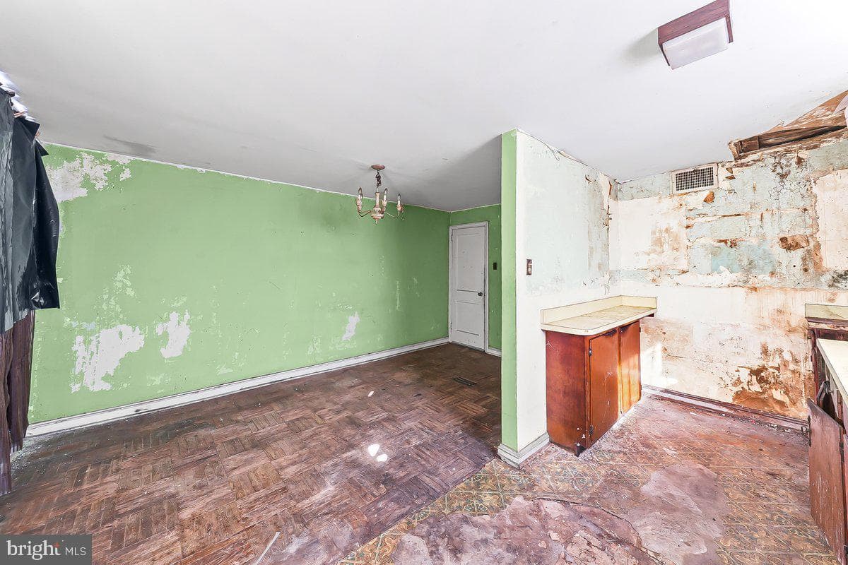 1300 Wycombe Avenue photo 10
