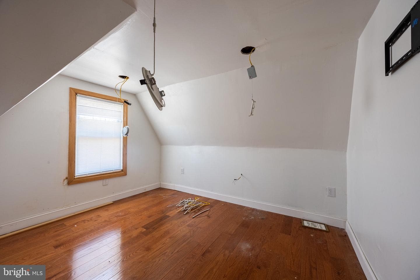 217 Sharon Avenue photo 16