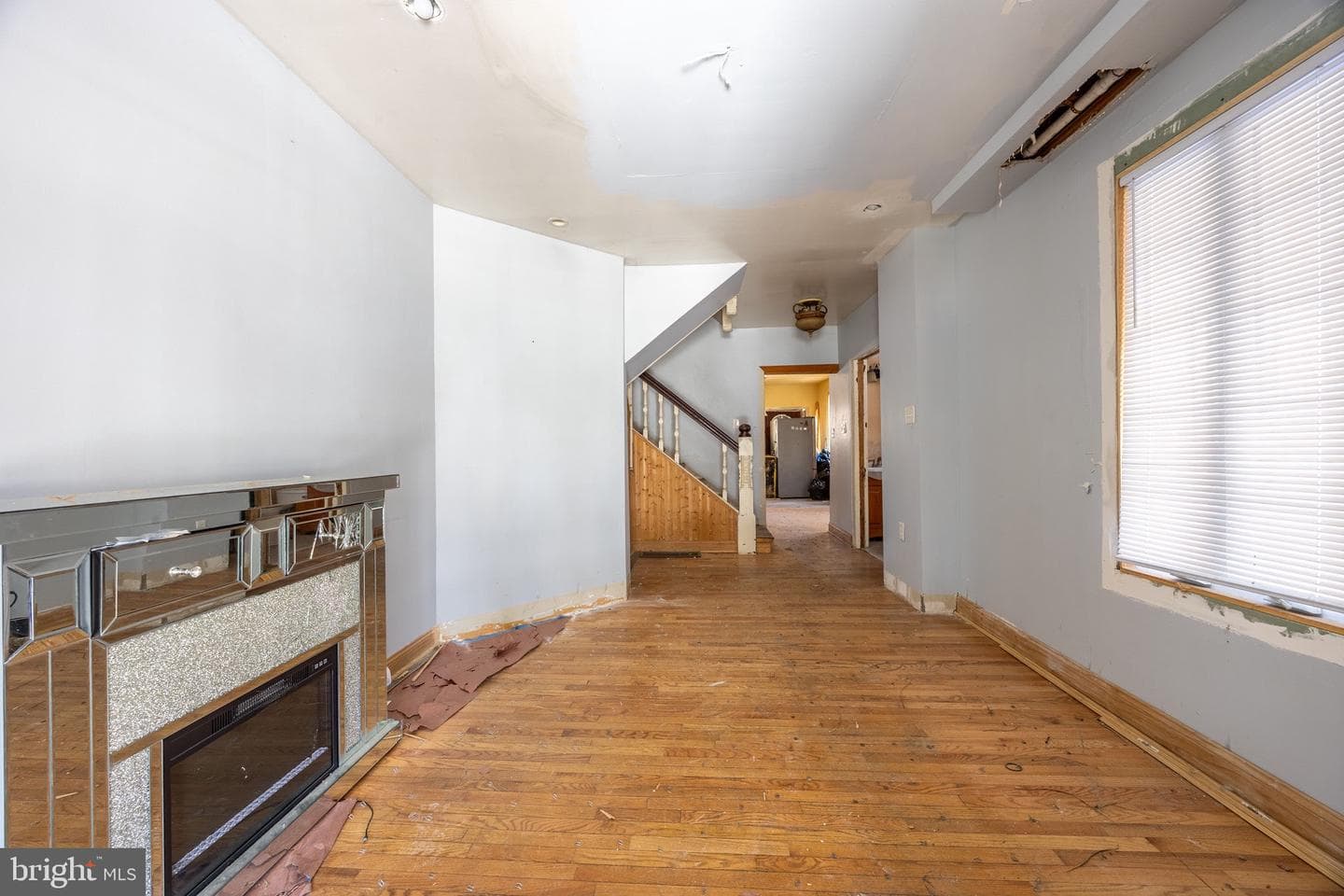 217 Sharon Avenue photo 4