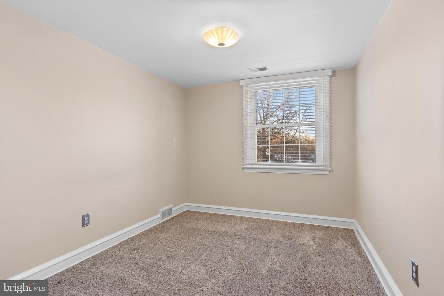 302 Governors Drive photo 29