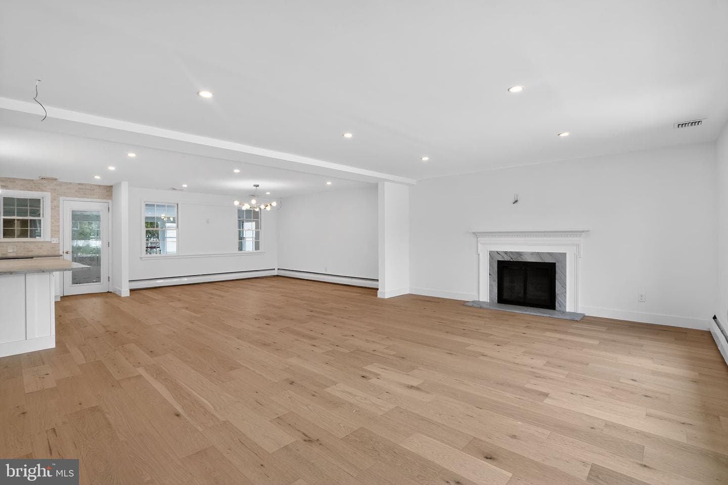 208 N Morgan Avenue photo 14