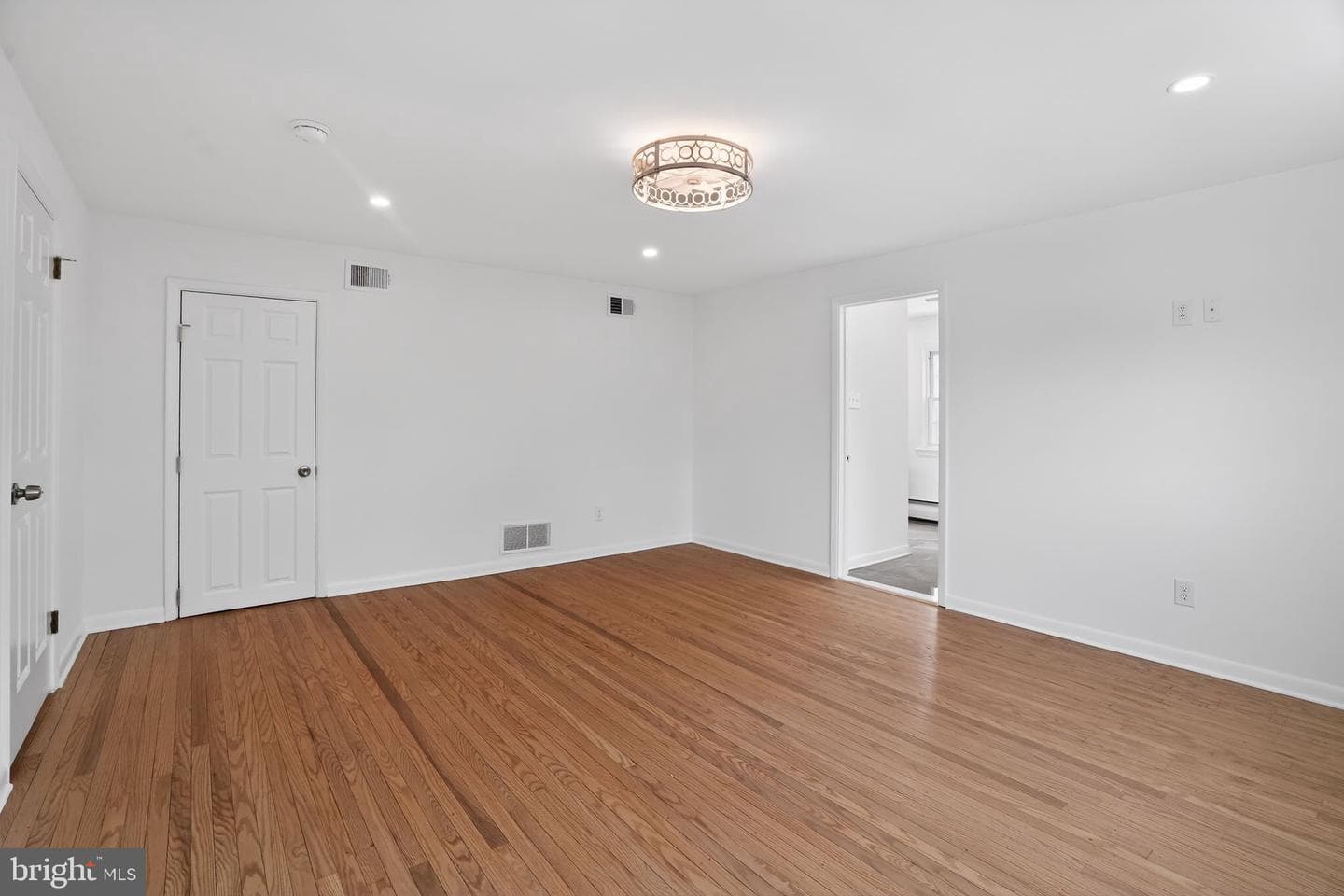 208 N Morgan Avenue photo 16