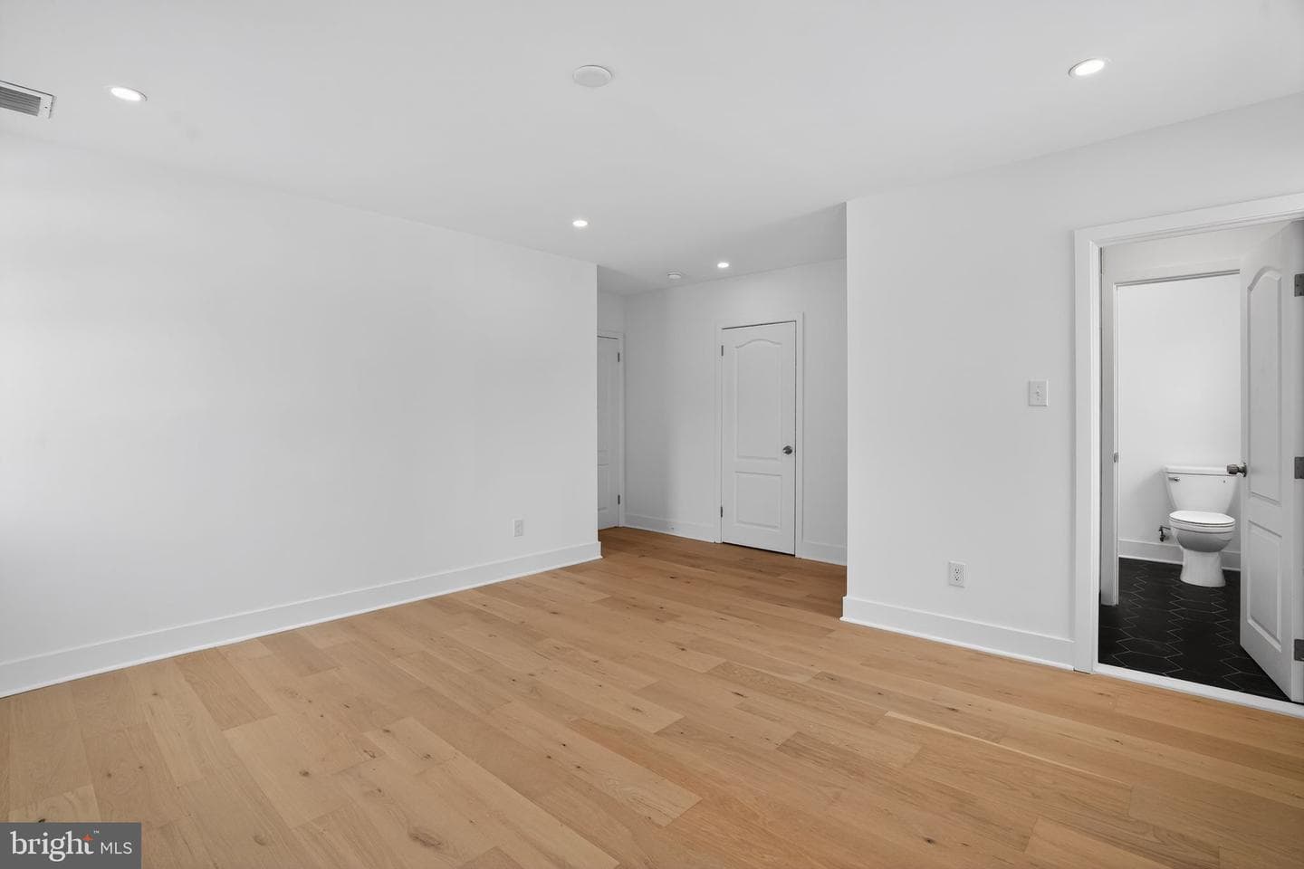 208 N Morgan Avenue photo 24