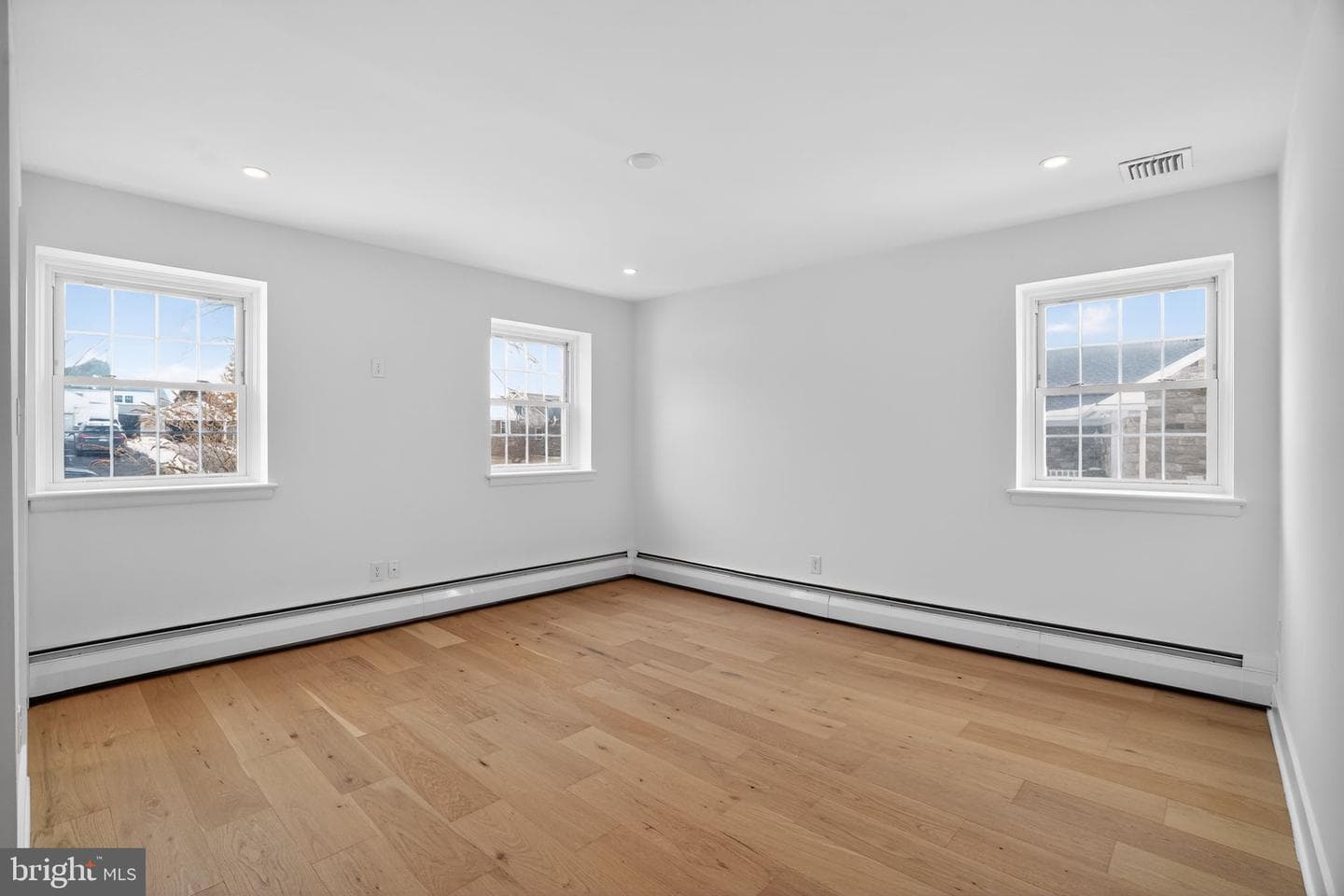 208 N Morgan Avenue photo 25