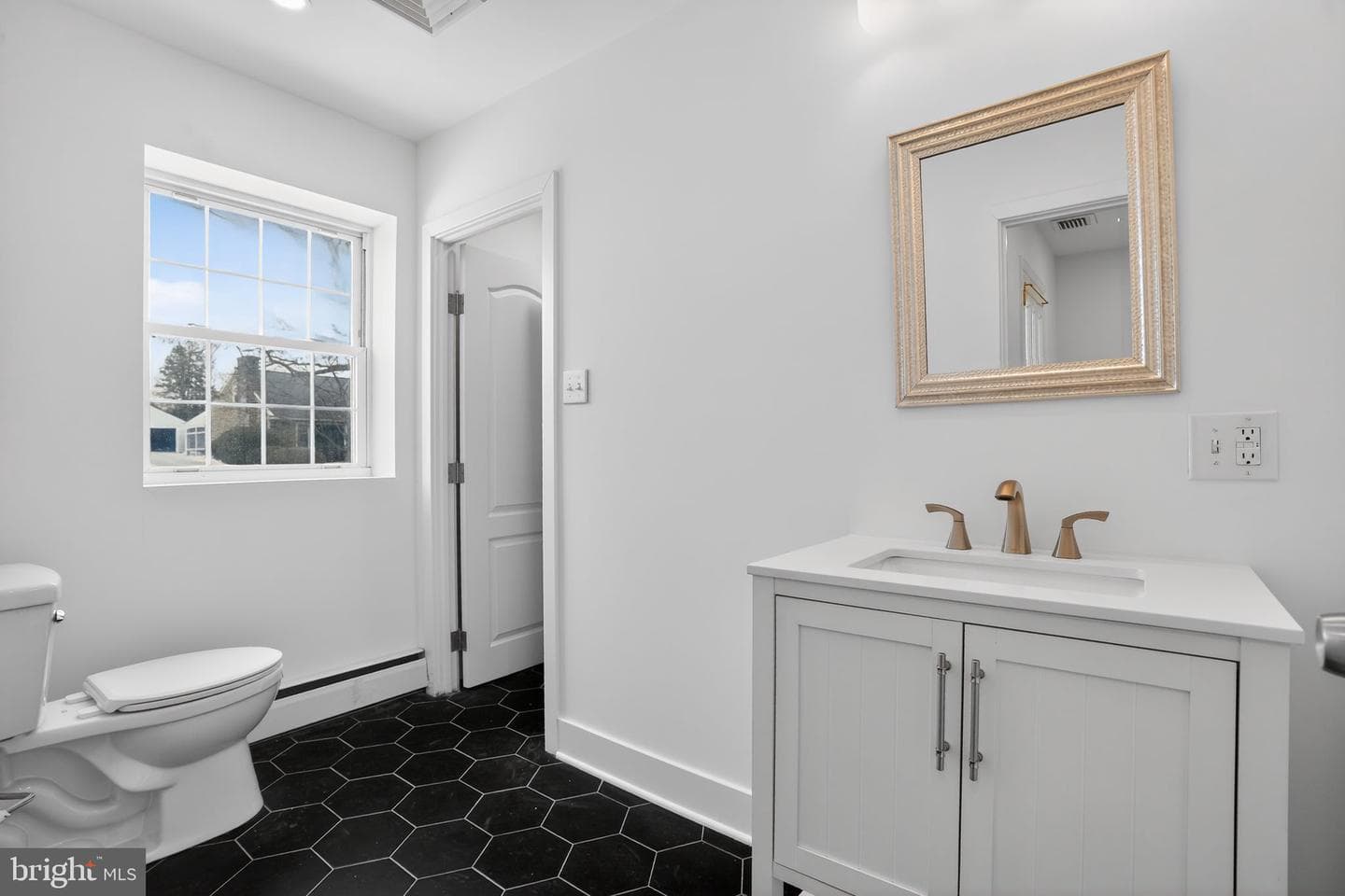 208 N Morgan Avenue photo 26