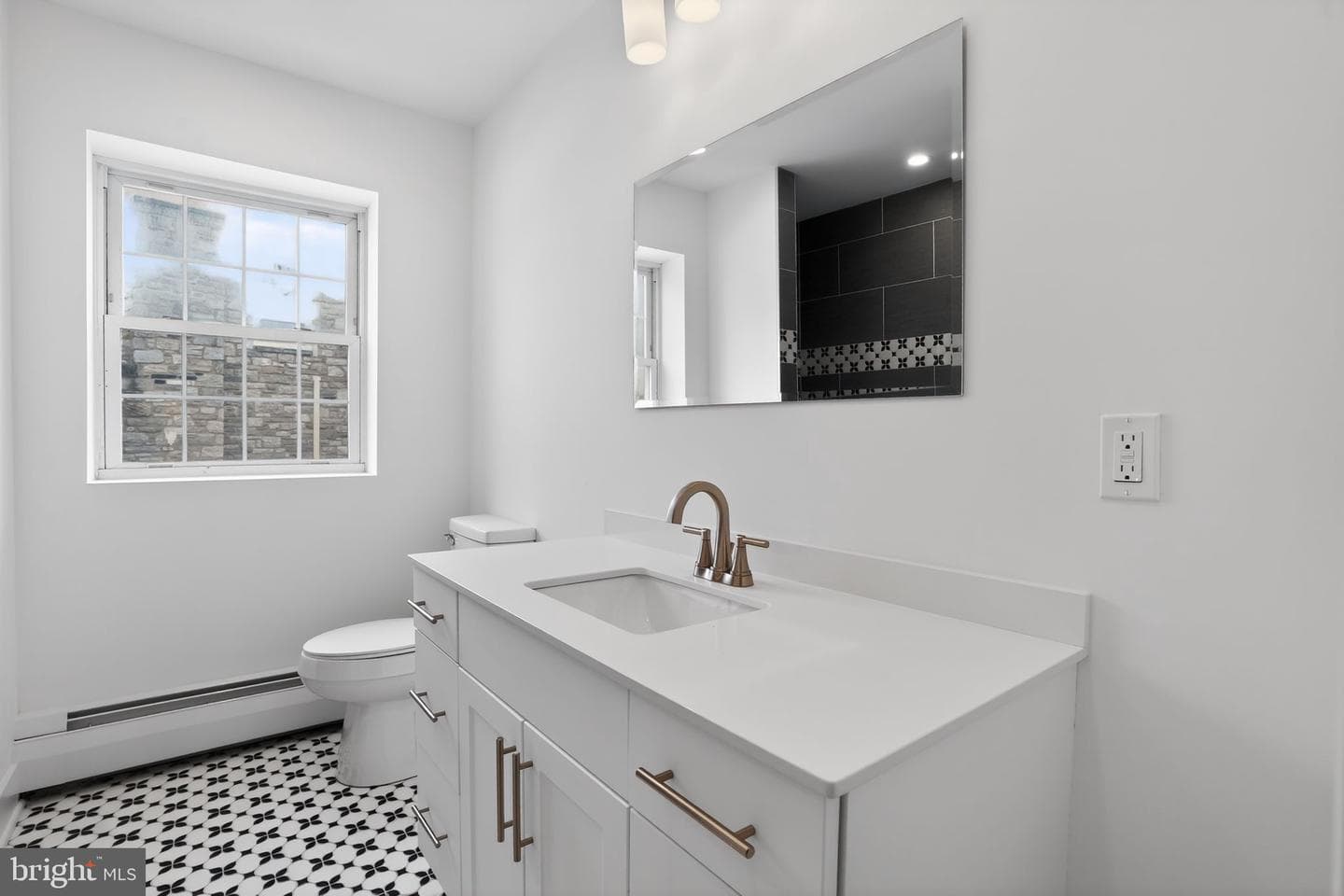 208 N Morgan Avenue photo 30