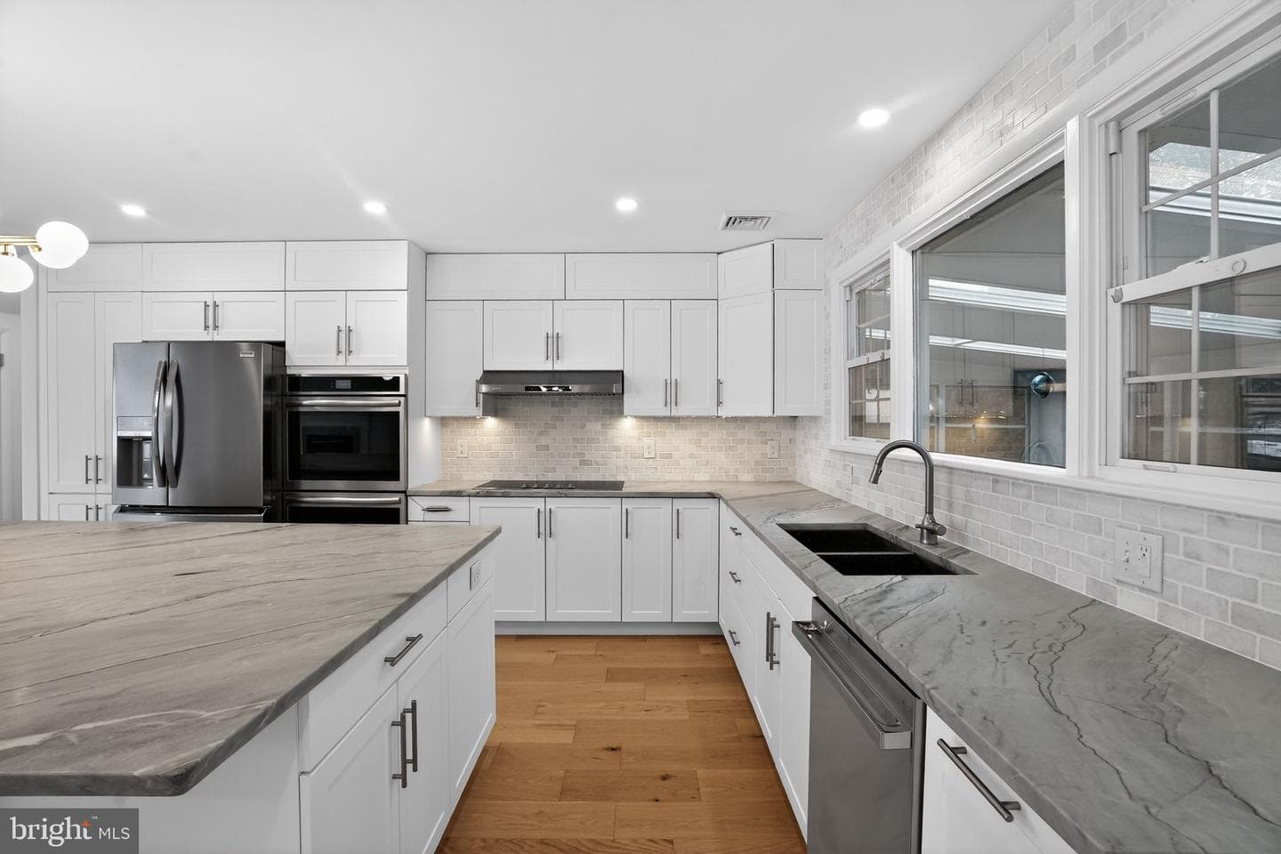 208 N Morgan Avenue photo 8