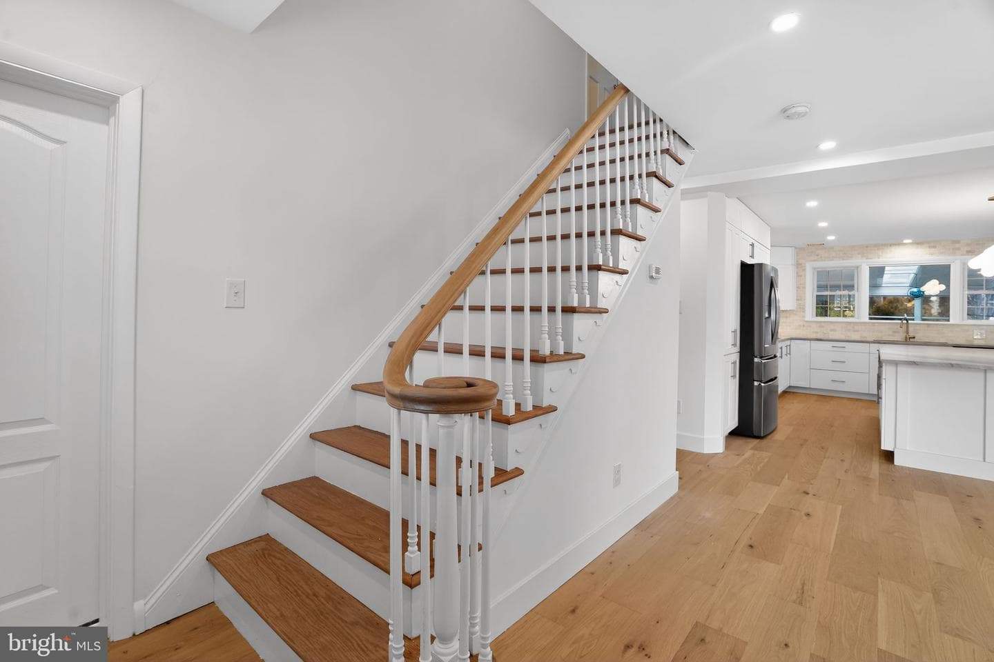 208 N Morgan Avenue photo 9