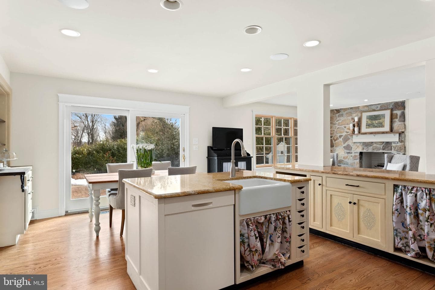 300 Valley Place photo 17