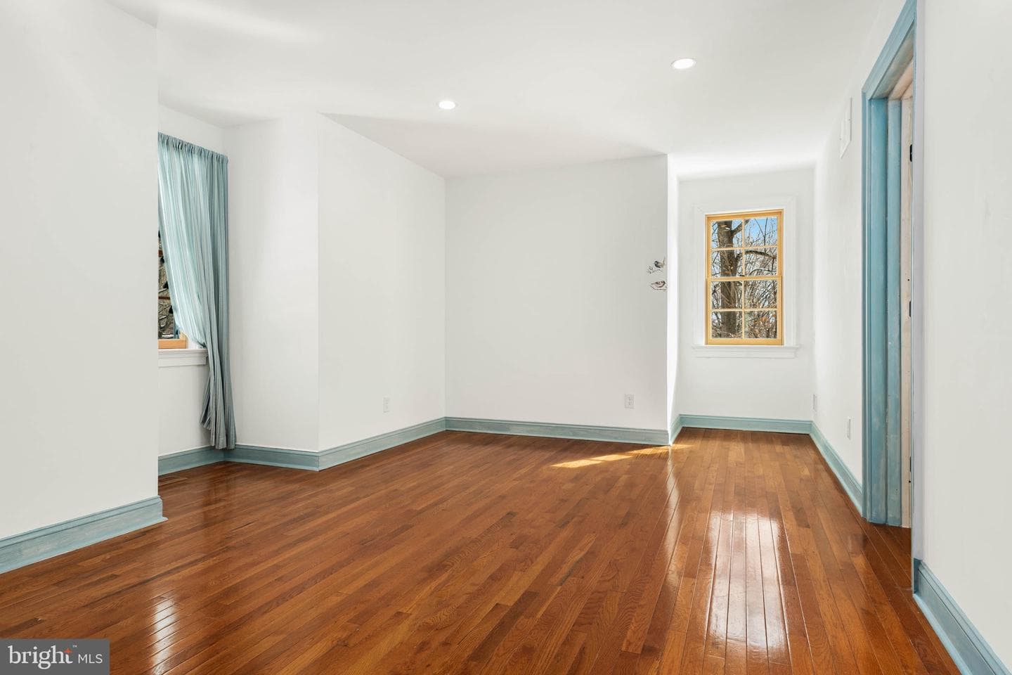300 Valley Place photo 27