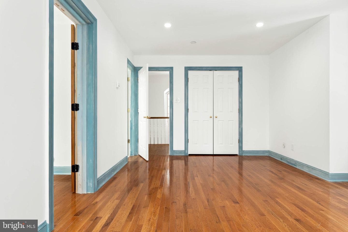 300 Valley Place photo 28