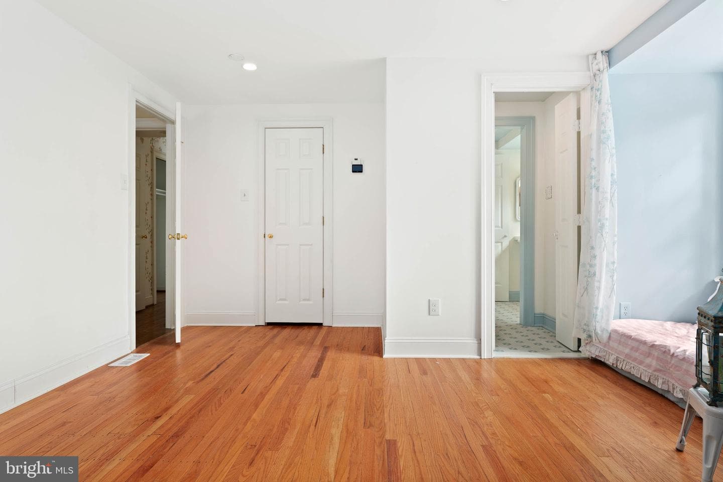 300 Valley Place photo 33