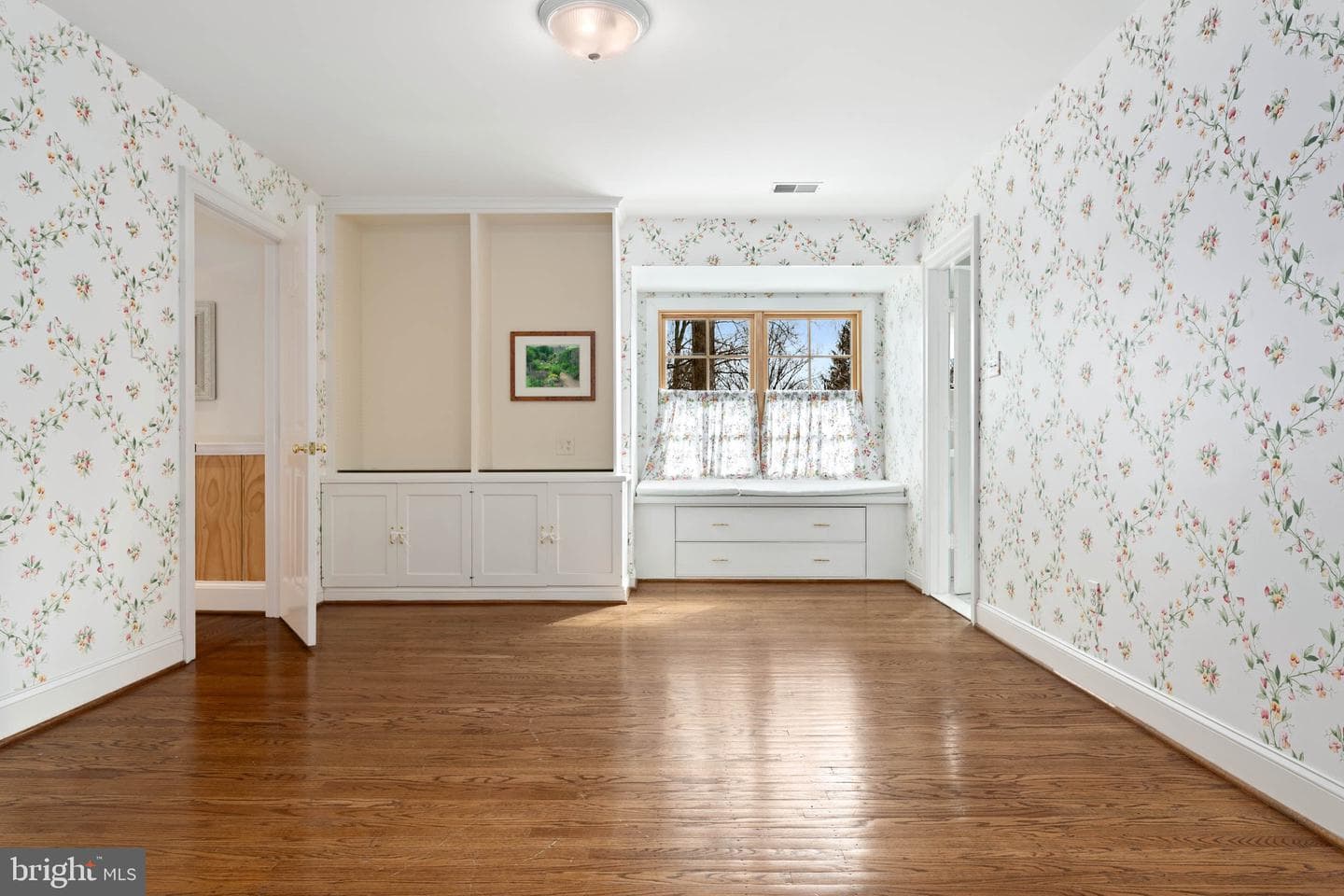 300 Valley Place photo 36