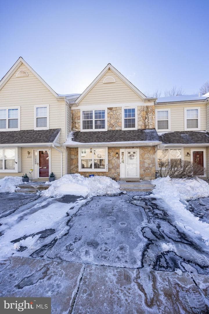 4423 Somerset photo 2