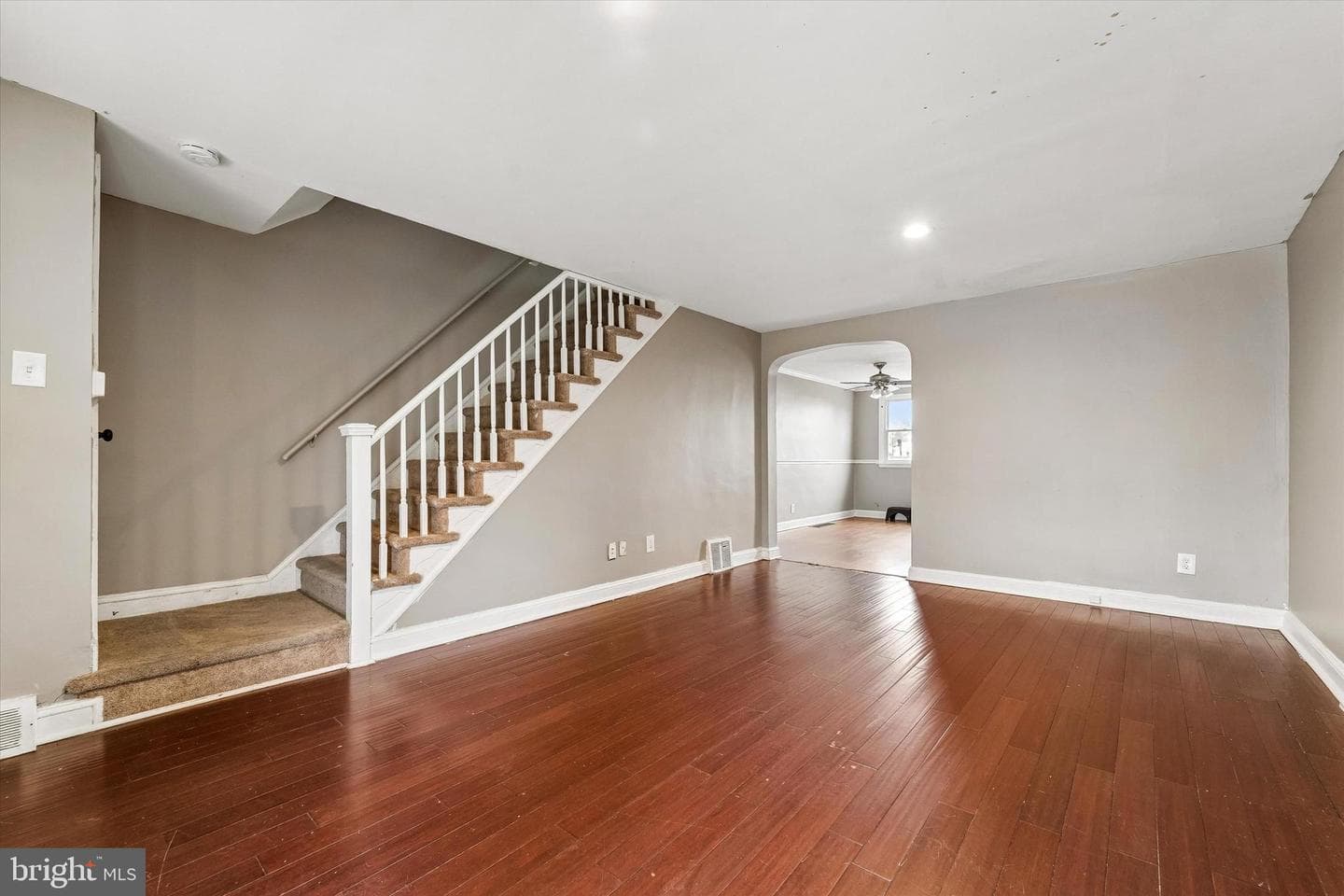 517 Chester Avenue photo 2