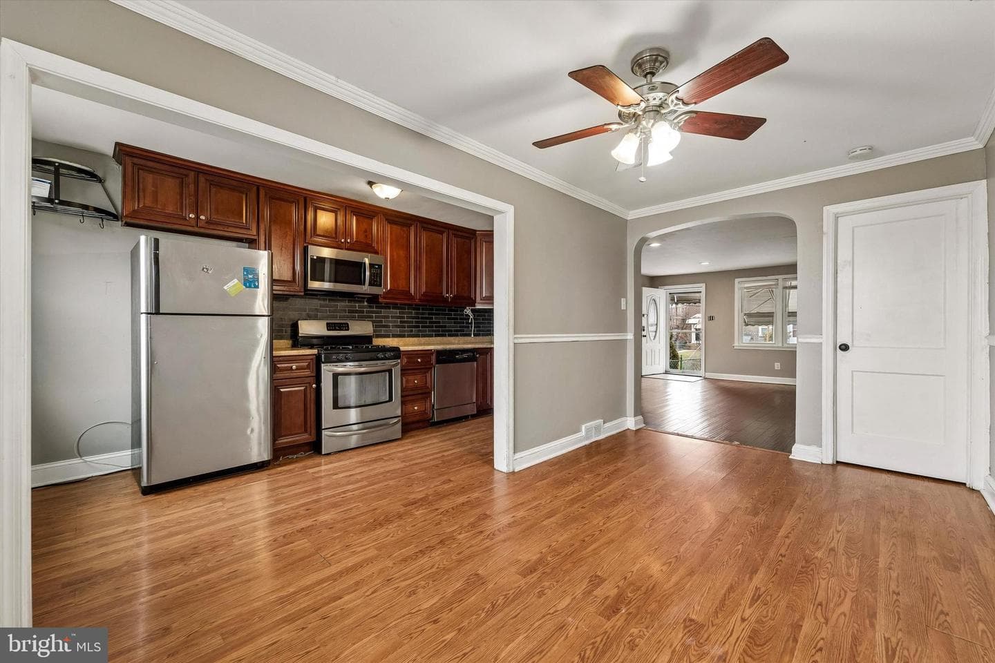 517 Chester Avenue photo 3