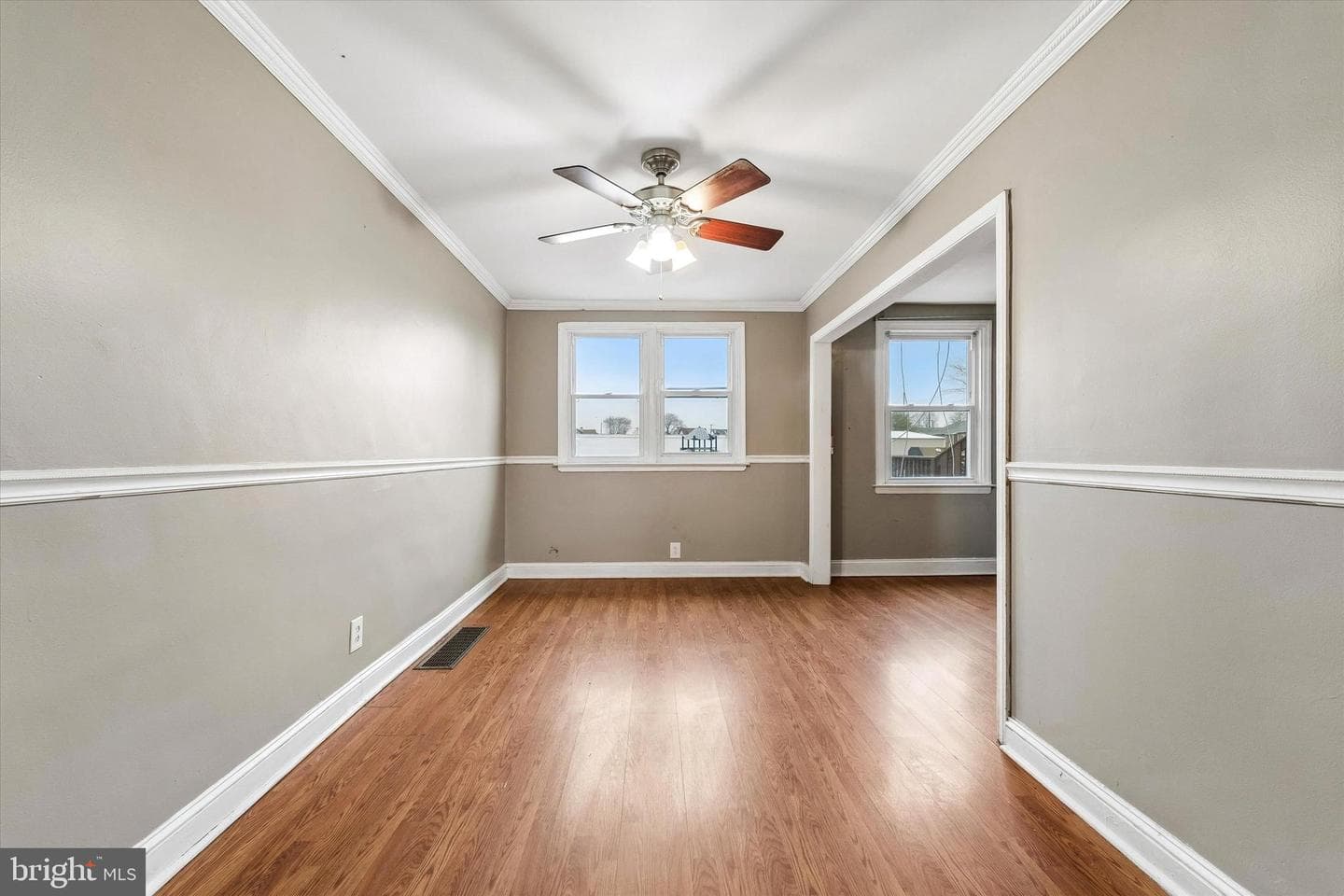 517 Chester Avenue photo 4