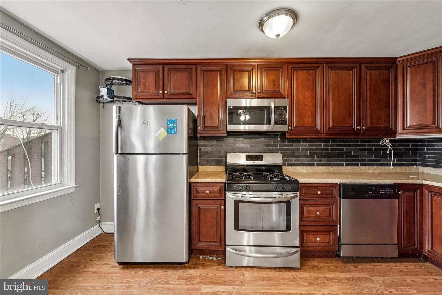 517 Chester Avenue photo 6