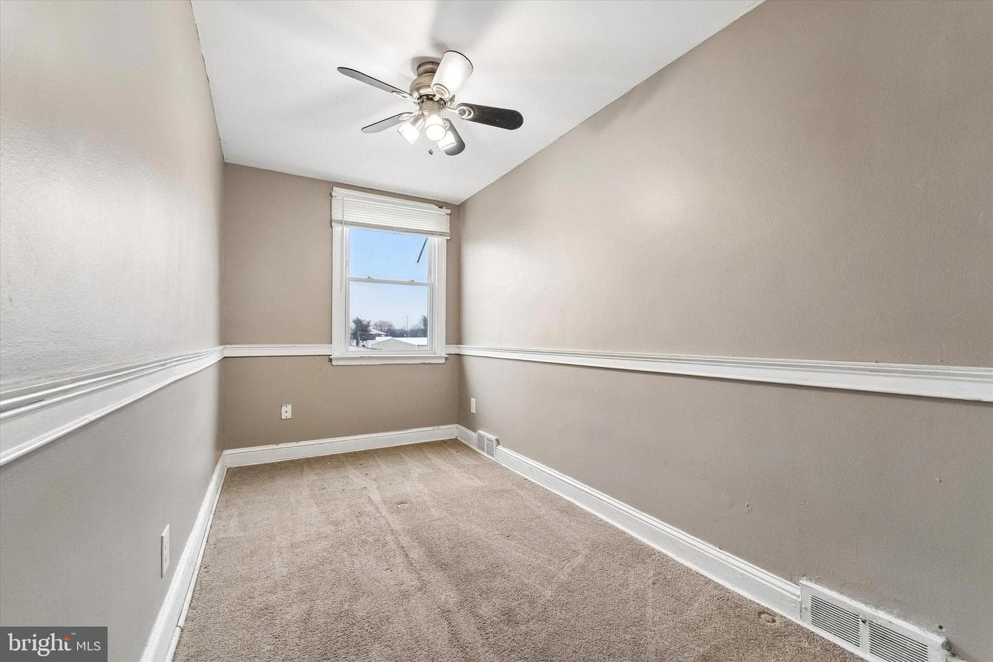 517 Chester Avenue photo 8