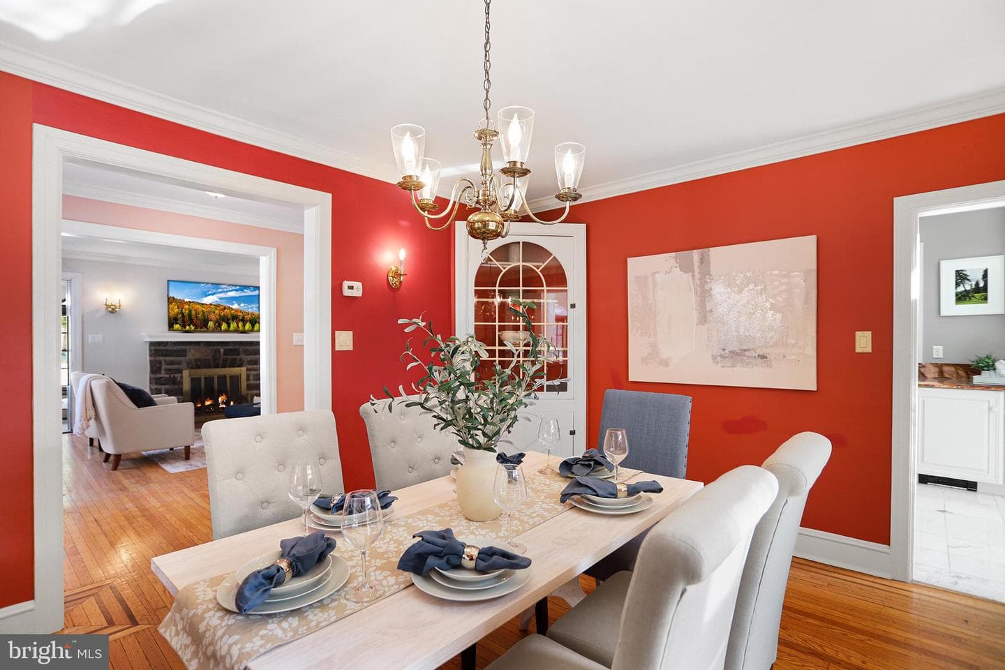 1217 Larchmont Avenue photo 13