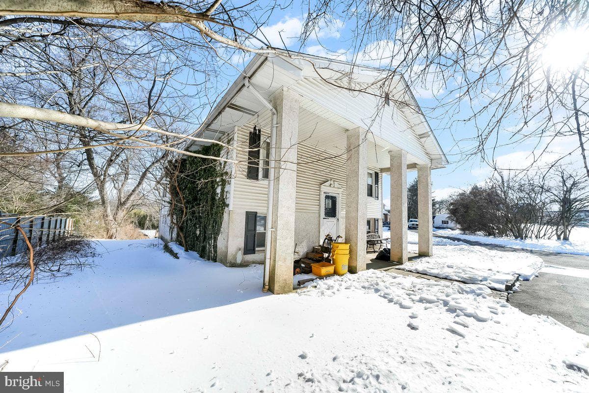 641 W Sproul Road photo 11