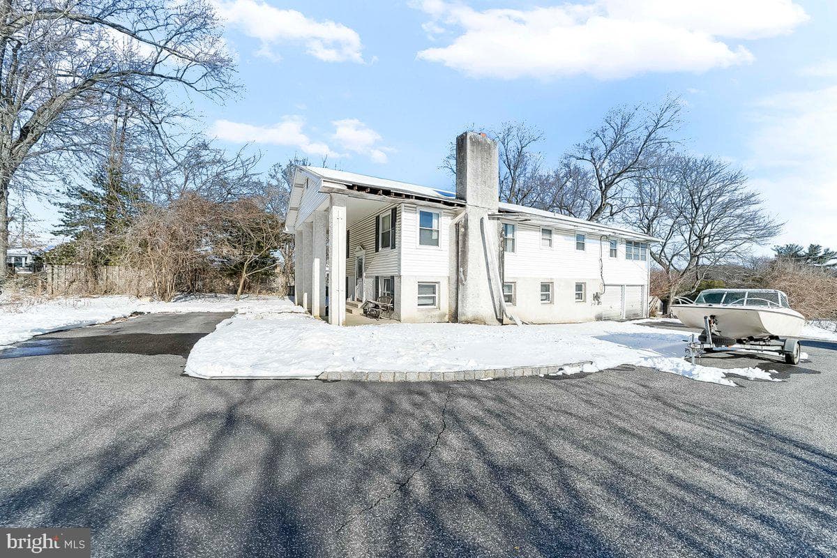 641 W Sproul Road photo 13