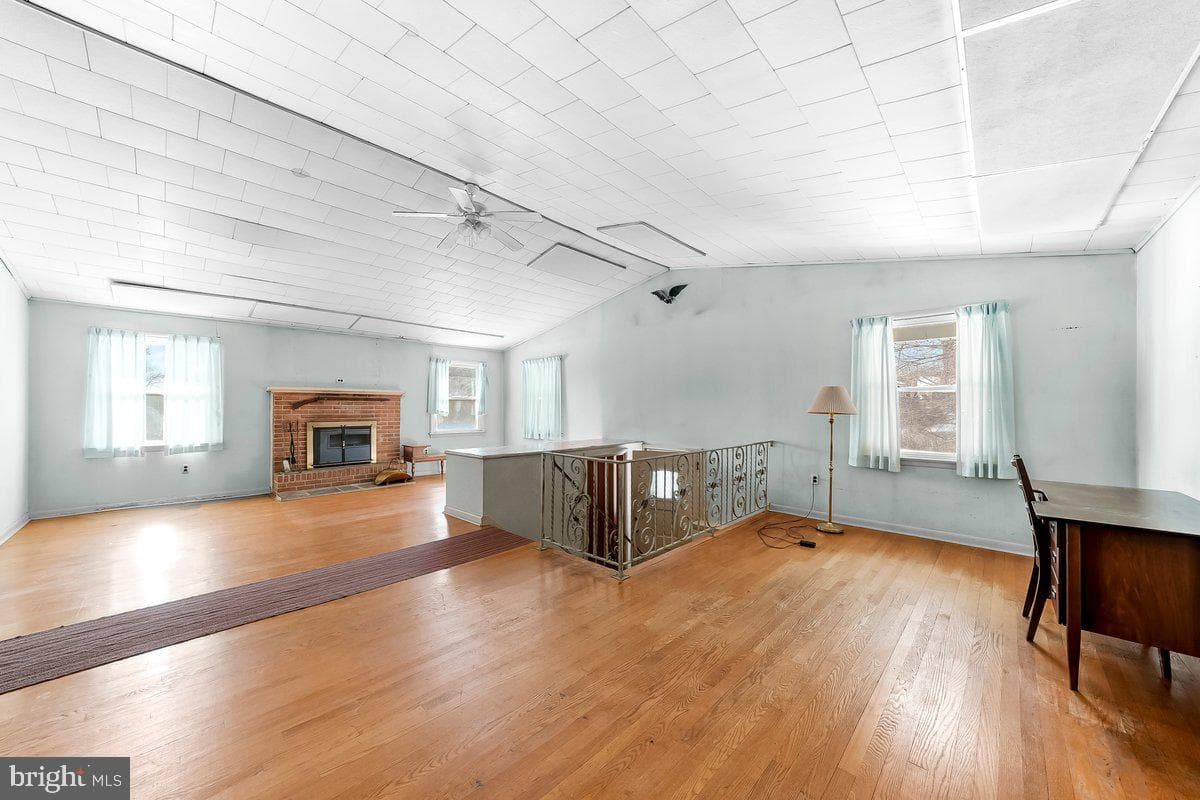 641 W Sproul Road photo 18