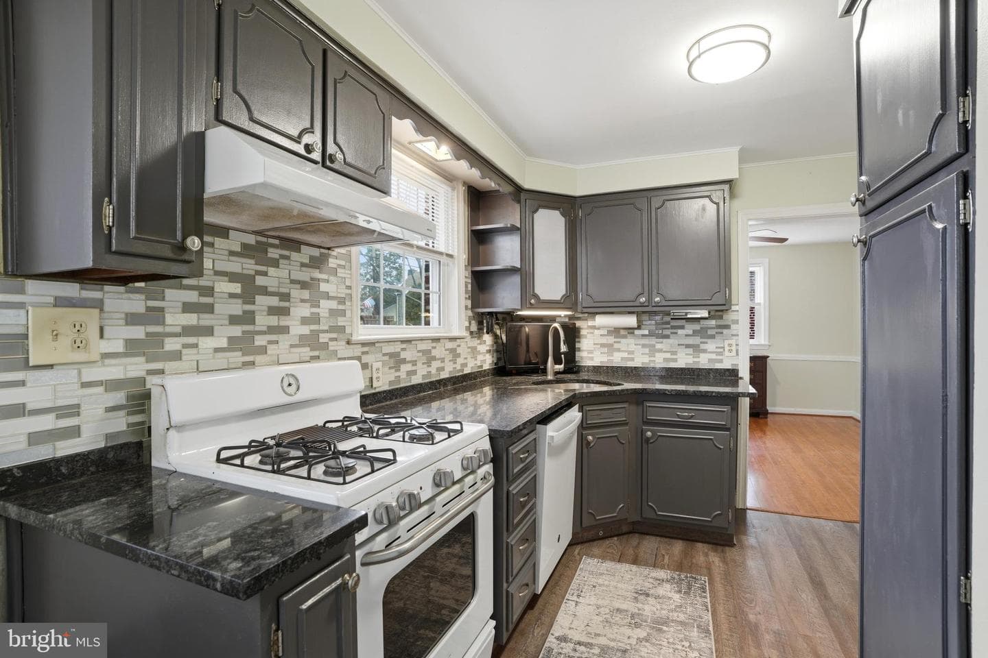 905 Addingham Avenue photo 11