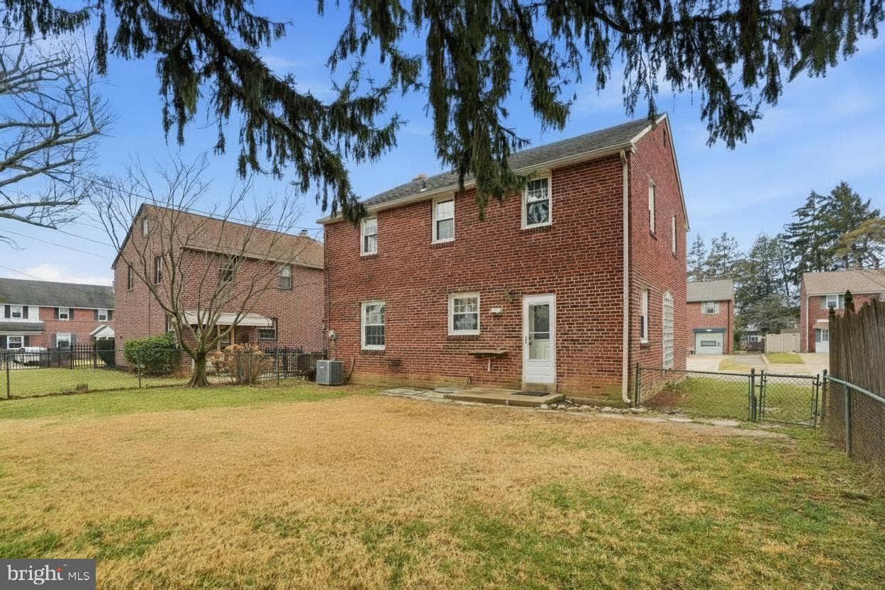 905 Addingham Avenue photo 2