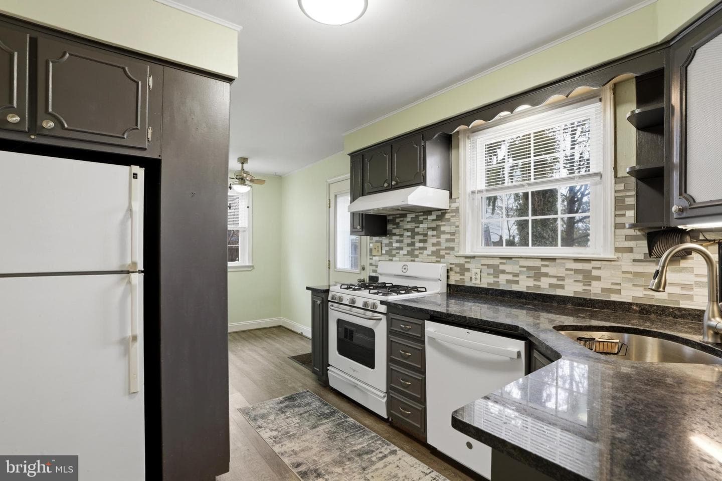 905 Addingham Avenue photo 9