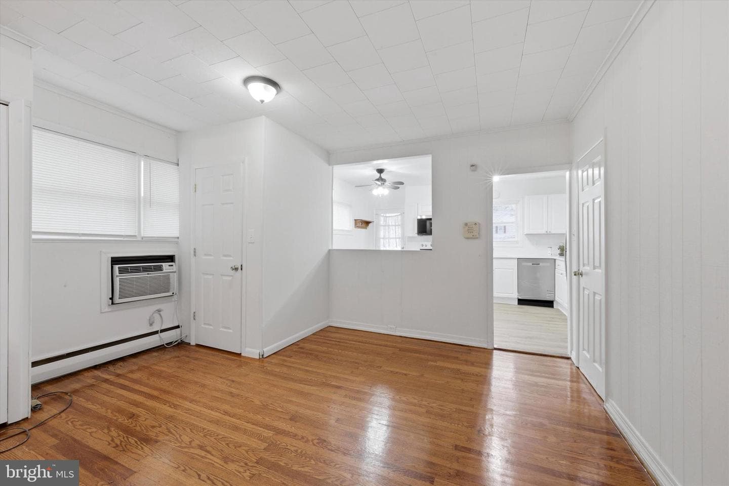 5 S Wells Avenue photo 4