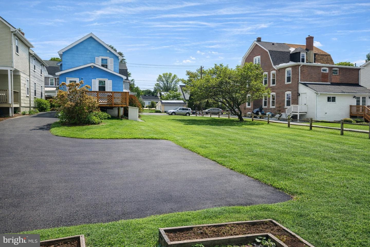 206 Lowrys Lane photo 5