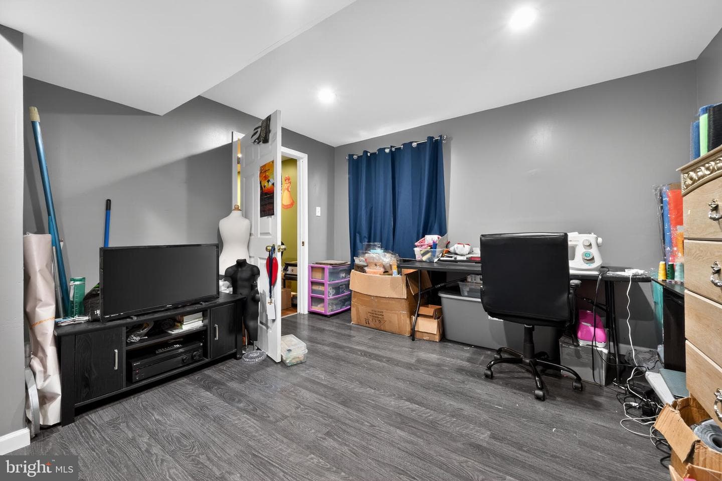 250 Davis Avenue photo 39