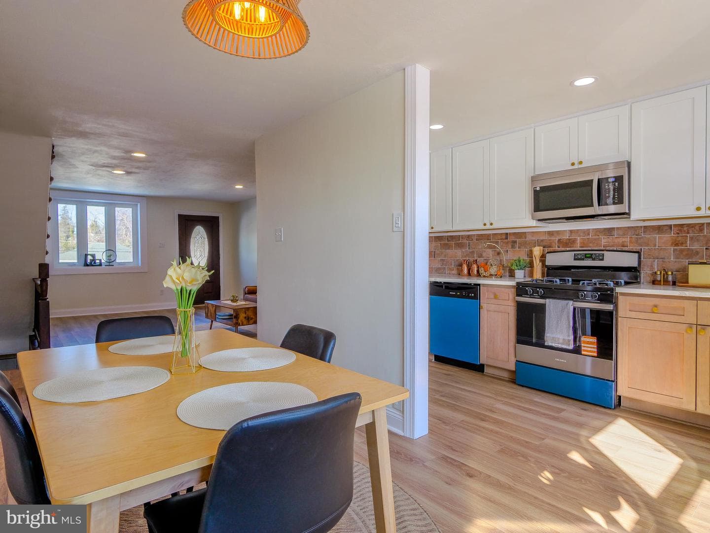 520 Rively Avenue photo 10
