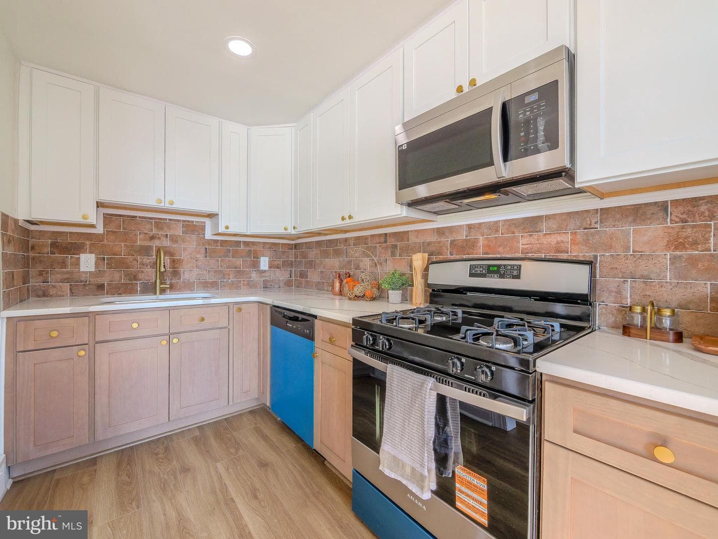 520 Rively Avenue photo 15