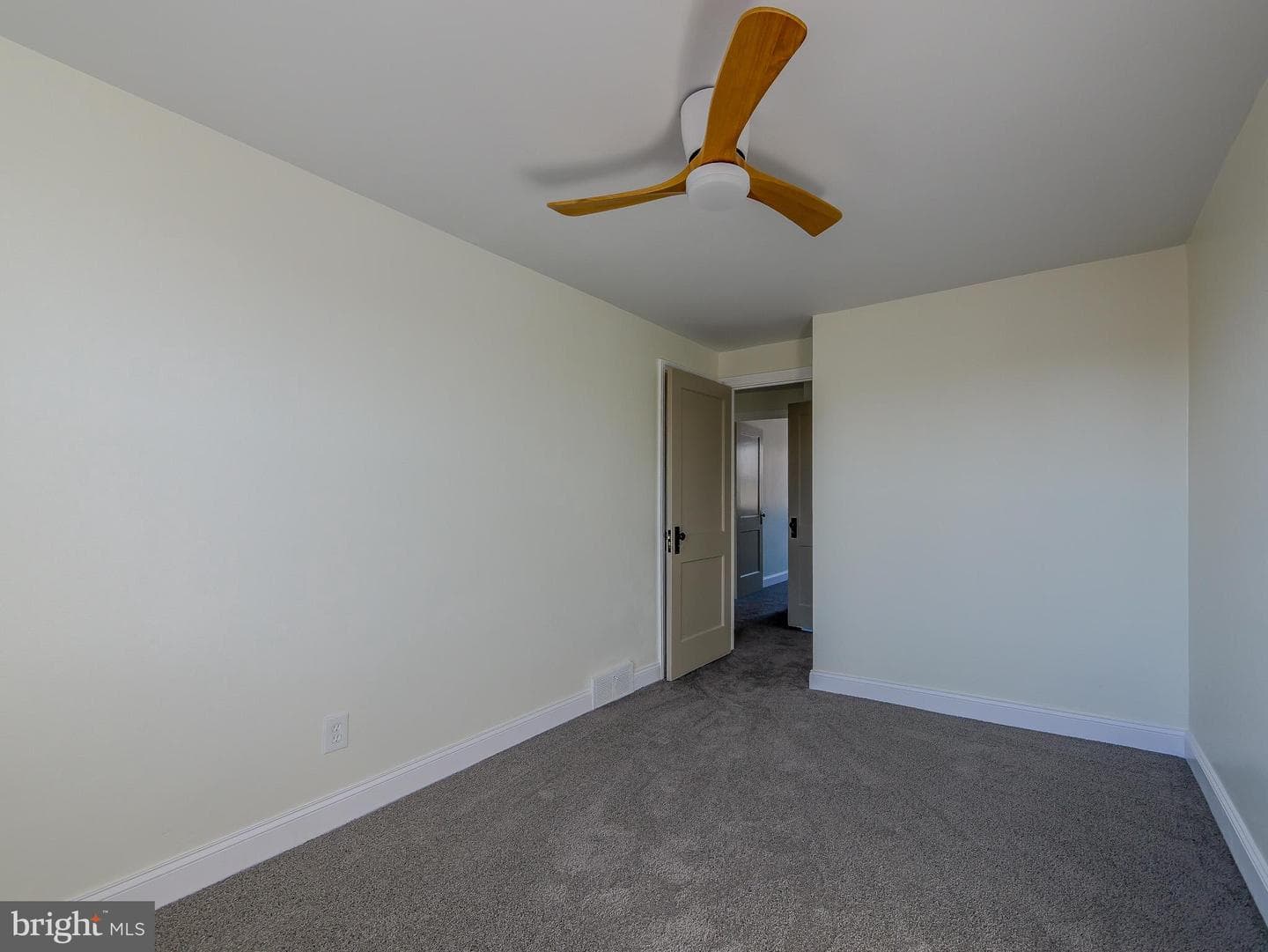 520 Rively Avenue photo 23