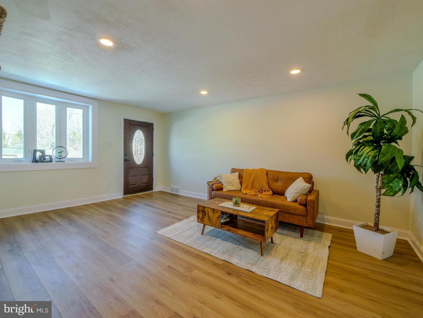 520 Rively Avenue photo 4
